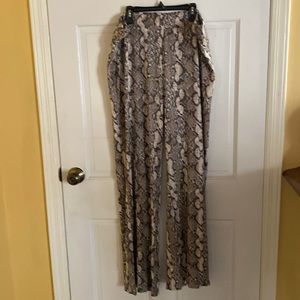 H&M women’s pants size XL.